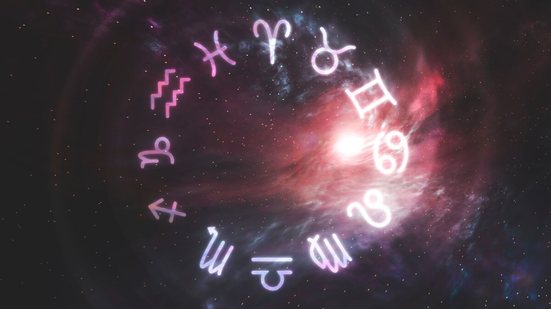 Nesse dia, os nativos farão uma revisão de hábitos, rotinas e relacionamentos (Imagem: Mia Stendal | Shutterstock)