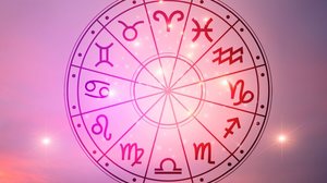 Nesta segunda-feira, poderá haver ajustes ligados a finanças, relações e vida profissional (Imagem: sarayut_sy | Shutterstock)