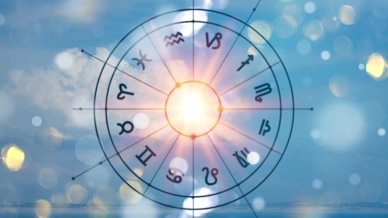 O movimento dos astros nesta segunda-feira trará novas perspectivas e abrirá caminhos para reflexões (Imagem: Billion Photos | Shutterstock)