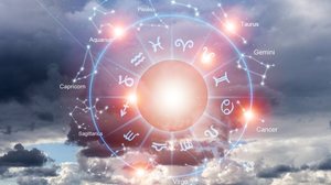 Cada nativo sentirá de  forma única as influências dos astros (Imagem: Billion Photos | Shutterstock)