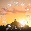 Descubra o que os astros reservam para cada signo neste sábado (Imagem: New Africa | Shutterstock)