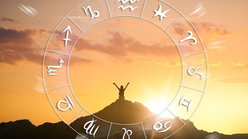 Descubra o que os astros reservam para cada signo neste sábado (Imagem: New Africa | Shutterstock)