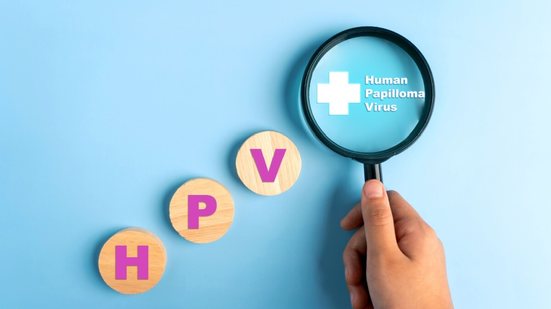 Entender como o vírus HPV age ajuda a prevenir doenças mais graves (Imagem: wutzkohphoto | Shutterstock)