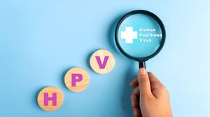 Entender como o vírus HPV age ajuda a prevenir doenças mais graves (Imagem: wutzkohphoto | Shutterstock)