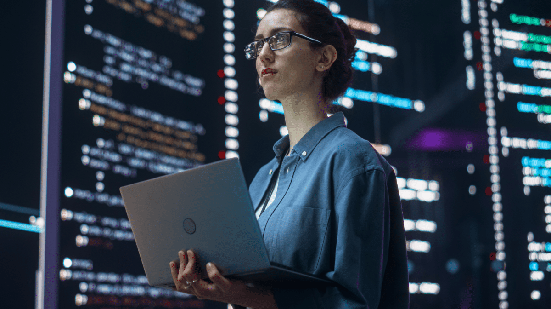 Empreendedores e executivos precisam compreender melhor os impactos financeiros, jurídicos, reputacionais e estratégicos da inteligência artificial nos negócios (Imagem: Gorodenkoff | Shutterstock)