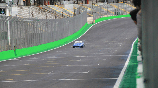 Uso de IA no automobilismo aumenta a eficiência operacional, garantindo total disponibilidade da frota e aprimorando a experiência dos pilotos dentro e fora da pista (Imagem: divulgação |  Julio Vilela)