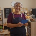 Informalidade não livra o trabalhador das obrigações tributárias (Imagem: Krakenimages.com | Shutterstock)