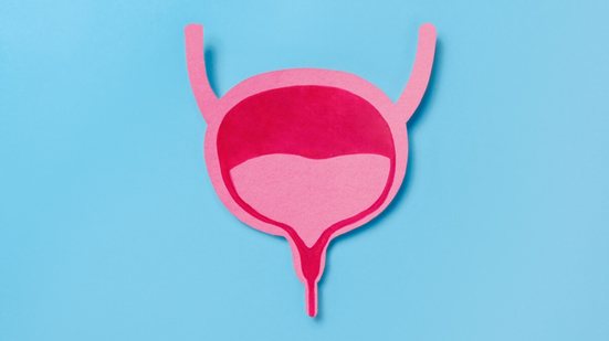 Apesar de ser uma condição comum e tratável, muitas mulheres ainda sentem vergonha de falar sobre a incontinência urinária (Imagem: Jannissimo | Shutterstock)