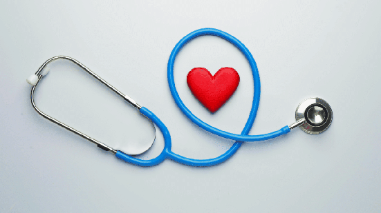 Além da dor no peito, sintomas comuns do dia a dia também podem indicar um infarto (Imagem: New Africa | Shutterstock)