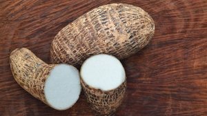 Consumido em diversas regiões do Brasil, o inhame é conhecido por seus benefícios para diferentes funções do corpo (Imagem: Leka Talamoni | Shutterstock)