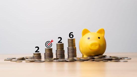 Planejamento financeiro evita surpresas desagradáveis no novo ano (Imagem: Sutthiphong Chandaeng | Shutterstock)