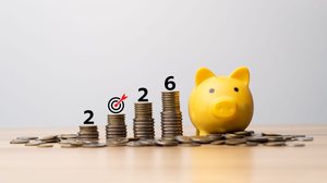 Planejamento financeiro evita surpresas desagradáveis no novo ano (Imagem: Sutthiphong Chandaeng | Shutterstock)