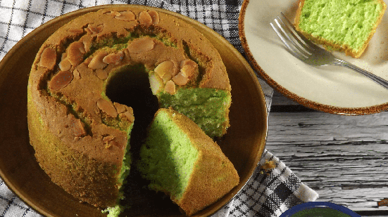 Bolo de matcha (Imagem: inalasta | Shutterstock)