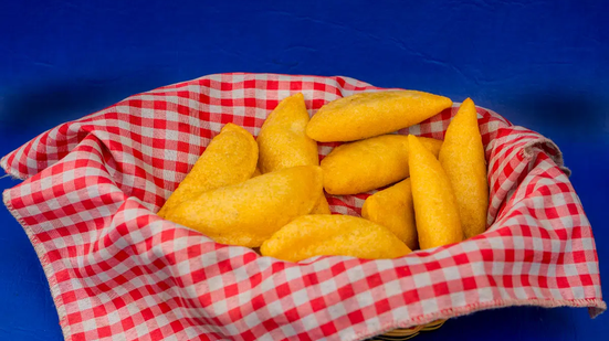 O pastel de angu é um clássico da culinária mineira (Imagem: Alexander Canas Arango | Shutterstock)