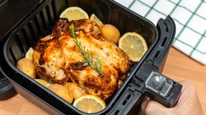 Frango com batata e limão-siciliano (Imagem: rafa jodar | Shutterstock)