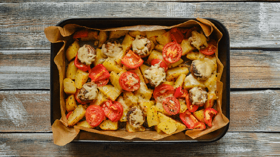 Vegetais assados com cogumelo e creme de castanha-de-caju (Imagem: Aleksei Isachenko | Shutterstock)