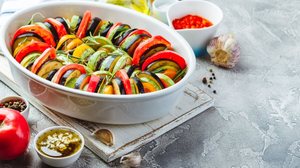 Ratatouille de forno simples (Imagem: Irina Burakova | Shutterstock)