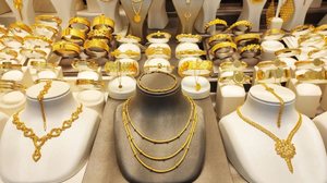 Mudança no comportamento de consumo coloca joias de ouro no centro de decisões mais criteriosas (Imagem: Mari Franz | Shutterstock)