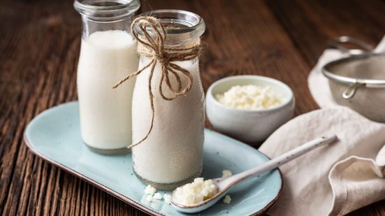 O consumo regular de kefir favorece a saúde (Imagem: Marcus Z-pics | Shutterstock)