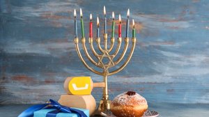 O mês de Kislev nos convida a abrir espaço para a abundância por meio da doação e da gratidão (Imagem: Pixel-Shot | Shutterstock)