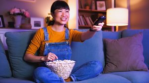 Netflix, Disney+ e Prime Video reservam grandes lançamentos para a semana (Imagem: Impact Photography | Shutterstock)