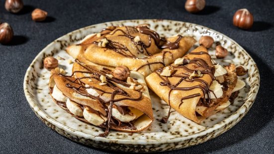Crepe de banana com creme de avelã (Imagem: sweet marshmallow | Shutterstock)