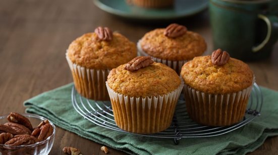 Muffin de cenoura com nozes sem glúten (Imagem: Anna Shepulova | Shutterstock)