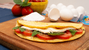 Crepioca recheada com queijo (Imagem: Best Food Photos | Shutterstock)