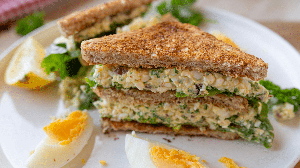 Sanduíche de ovo com queijo cottage (Imagem: Angelika Heine | Shutterstock)