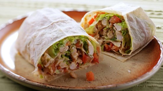 Wrap de frango (Imagem: Sergey Morgunov | Shutterstock)