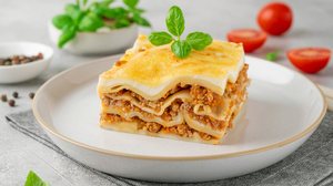 Lasanha à bolonhesa vegetariana (Imagem: irina2511 | Shutterstock)