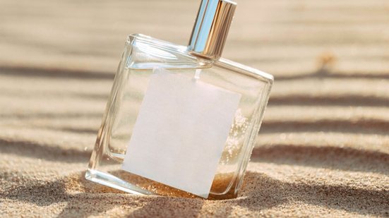 A escolha do perfume para o verão precisa conciliar frescor, personalidade e atividades do dia a dia (Imagem: NickMile | Shutterstock)