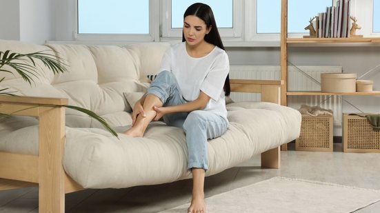 Apesar de afetar aproximadamente 12,3% das mulheres brasileiras, o lipedema ainda é amplamente subdiagnosticado (Imagem: New Africa | Shutterstock)