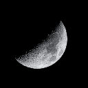A Lua está na fase Crescente nesta quinta-feira, antes de um eclipse lunar parcial (Imagem: Ahmad Tbakhie | Shutterstock)