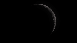 A Lua Nova é a primeira das quatro principais fases do ciclo lunar e é caracterizada pela baixa visibilidade do astro no céu (Imagem: Yury Kirichenko | Shutterstock)
