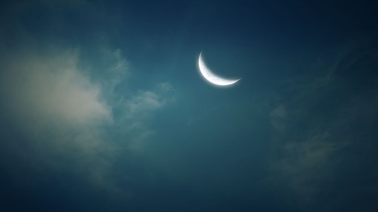 A Lua Crescente marca a transição entre a baixa luminosidade da Lua Nova e o brilho intenso característico da Lua Cheia (Imagem: Gergitek | Shutterstock)