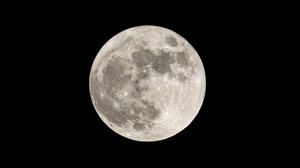 Com cerca de 86% da superfície iluminada, a Lua ainda se destaca no céu (Imagem: Fernando Astasio Avila | Shutterstock)