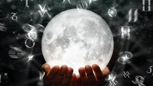 A posição da Lua no mapa astral mostra muito sobre o nosso jeito de sentir (Imagem: PeachShutterStock | Shutterstock)