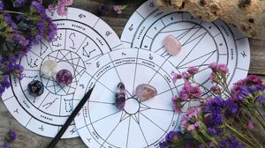 Posicionamentos no mapa astral revelam tendências espirituais (Imagem: New Africa | Shutterstock)