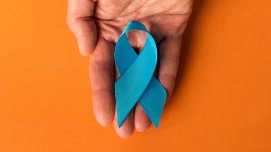 Março Azul conscientiza a população sobre a importância do diagnóstico e prevenção do câncer colorretal (Imagem: Bogdanovich_Alexander | Shutterstock)