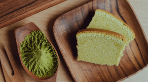 Bolo de matchá com iogurte (Imagem: Nattapat.J | Shutterstock)