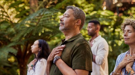 A medicina integrativa complementa os tratamentos convencionais e contribui para melhorar a qualidade de vida (Imagem: Rido | Shutterstock)