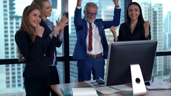 Bater as metas demanda clareza estratégica, revisão constante de processos e alinhamento entre pessoas e objetivos (Imagem: WitthayaP | Shutterstock)