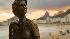 Clarice Lispector tornou-se uma das vozes mais influentes da literatura brasileira (Imagem: Luan Rezende | Shutterstock)