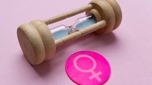 Disfunções da tireoide também podem provocar manifestações semelhantes à menopausa (Imagem: izzuanroslan | Shutterstock)