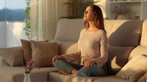 Pausas conscientes ajudam o cérebro a sair do modo automático (Imagem:  Pheelings media | Shutterstock)