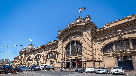 Os mercados municipais de São Paulo reúnem sabores, tradições e histórias que atravessam gerações (Imagem: Diego Grandi | Shutterstock)