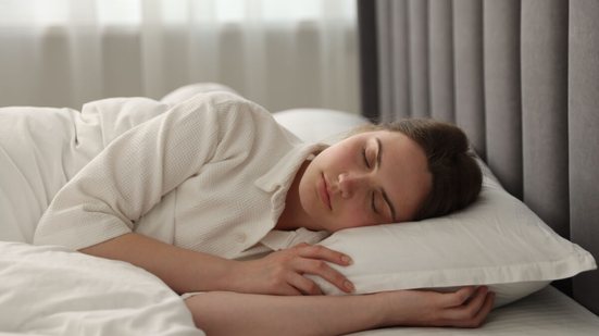 A mioclonia está vinculada ao estado constante de alerta (Imagem: New Africa | Shutterstock)