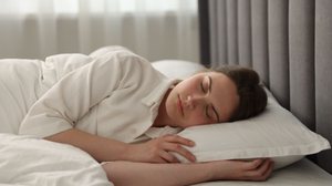 A mioclonia está vinculada ao estado constante de alerta (Imagem: New Africa | Shutterstock)