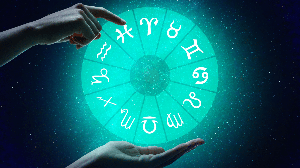 A astrologia mostra que cada signo representa uma energia essencial, capaz de ensinar lições importantes sobre a vida (Imagem: New Africa | Shutterstock)